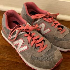 Women’s New Balance tennis shoes